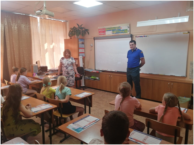 Лето – жаркая пора, Светит солнышко с утра!.